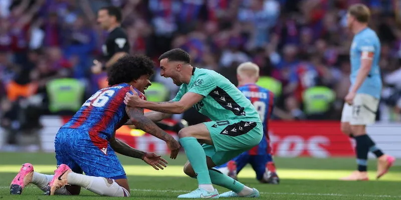 Crystal Palace vừa làm nên lịch sử với chức vô địch FA Cup Crystal Palace vừa làm nên lịch sử với chức vô địch FA Cup