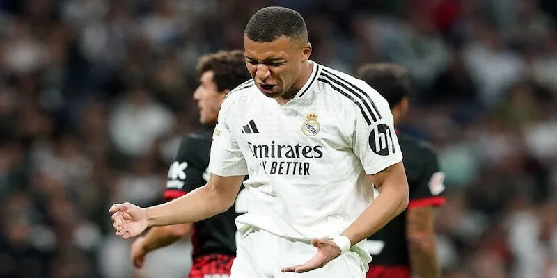 Real Madrid đang trải qua mùa giải đầy khó khăn Real Madrid đang trải qua mùa giải đầy khó khăn